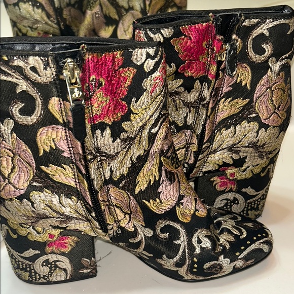 Sam Edelman Black and Pink Ankle Booties with Vintage Charm - Picture 4 of 6